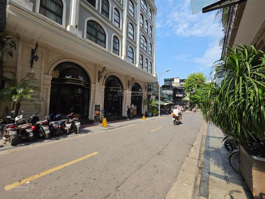 Siêu khách sạn 15 tầng phố cổ view hồ gươm  mặt phố gia ngư, cách "hàm cá mập" 30m, ba bước chân