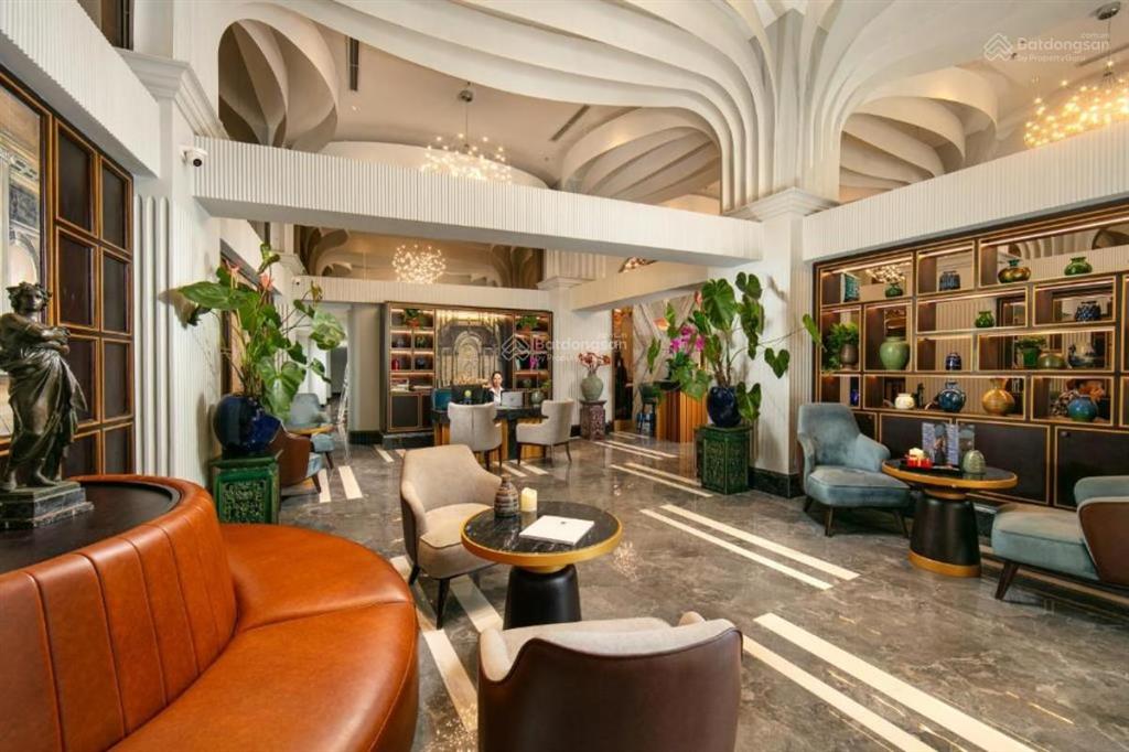 Siêu khách sạn 15 tầng phố cổ view hồ gươm  mặt phố gia ngư, cách "hàm cá mập" 30m, ba bước chân