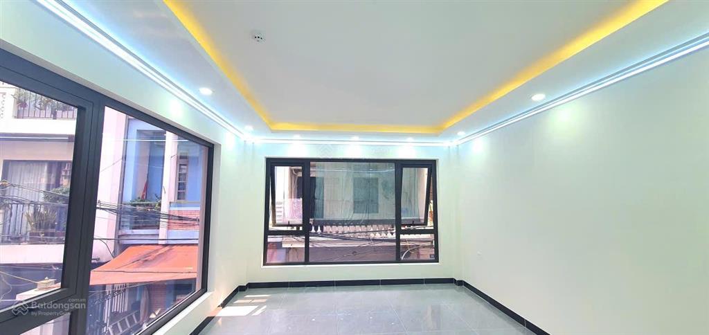 Siêu phẩm có 102 nguyễn trãi building lô góc, 7 tầng thang máy xây mới ô tô tránh trước cửa, ô tô