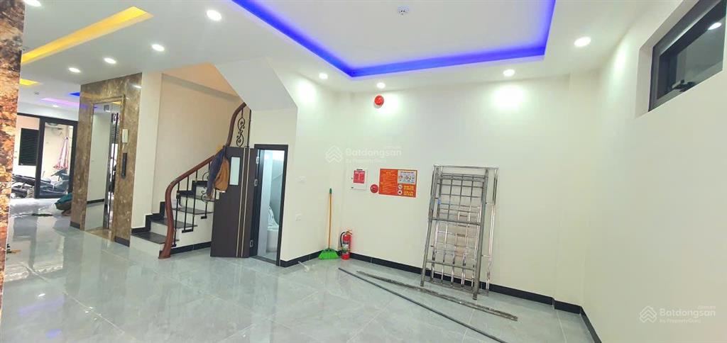 Siêu phẩm có 102 nguyễn trãi building lô góc, 7 tầng thang máy xây mới ô tô tránh trước cửa, ô tô