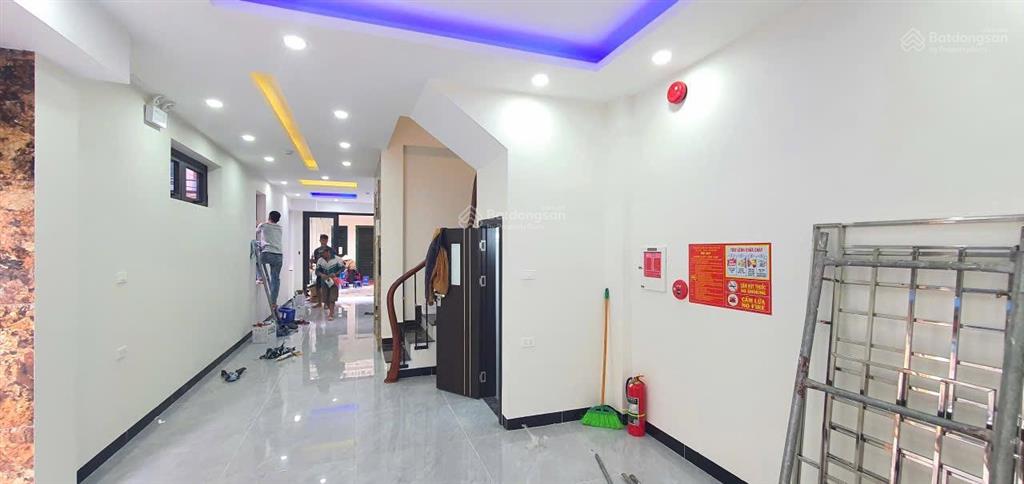 Siêu phẩm có 102 nguyễn trãi building lô góc, 7 tầng thang máy xây mới ô tô tránh trước cửa, ô tô