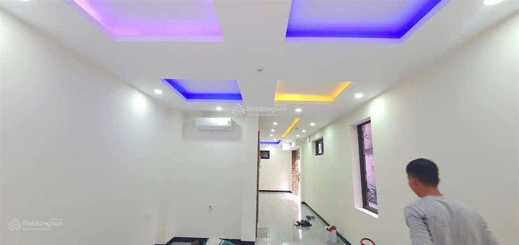 Siêu phẩm có 102 nguyễn trãi building lô góc, 7 tầng thang máy xây mới ô tô tránh trước cửa, ô tô