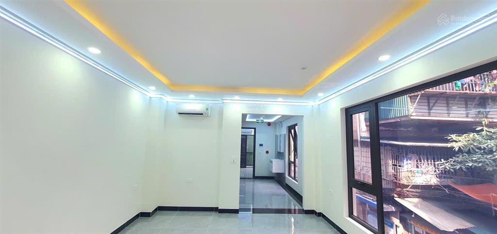 Siêu phẩm có 102 nguyễn trãi building lô góc, 7 tầng thang máy xây mới ô tô tránh trước cửa, ô tô