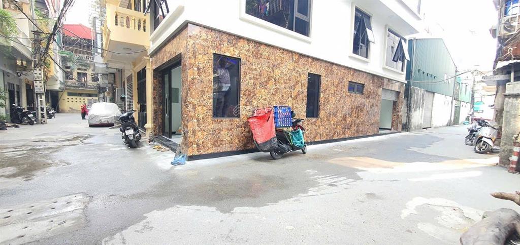 Siêu phẩm có 102 nguyễn trãi building lô góc, 7 tầng thang máy xây mới ô tô tránh trước cửa, ô tô