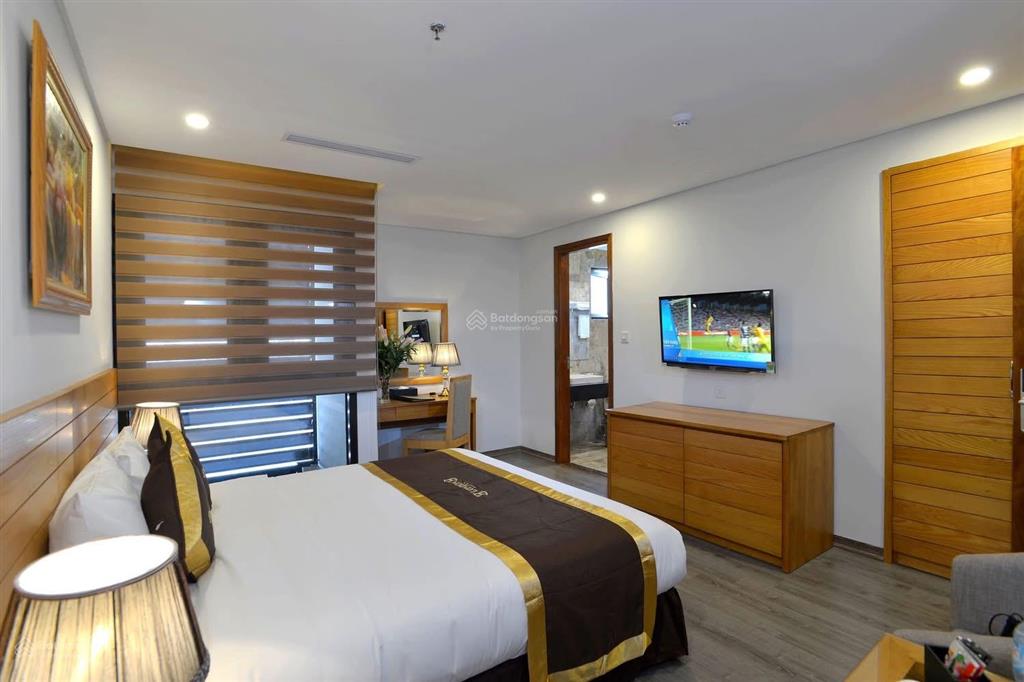 Khách sạn 4 lô góc 2 mặt phố cầu giấy
