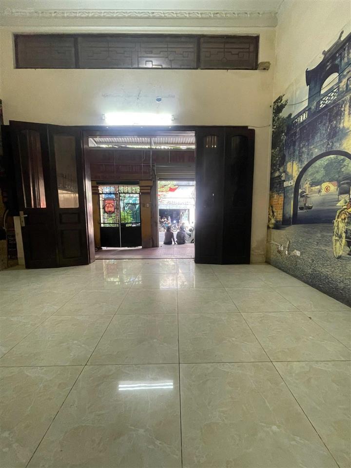 Cho thuê nhà nguyên căn lãng yên, hai bà trưng. 86m2 x 3 tầng. 6pn, giá 18tr/tháng.
số vệ sinh 3
n
