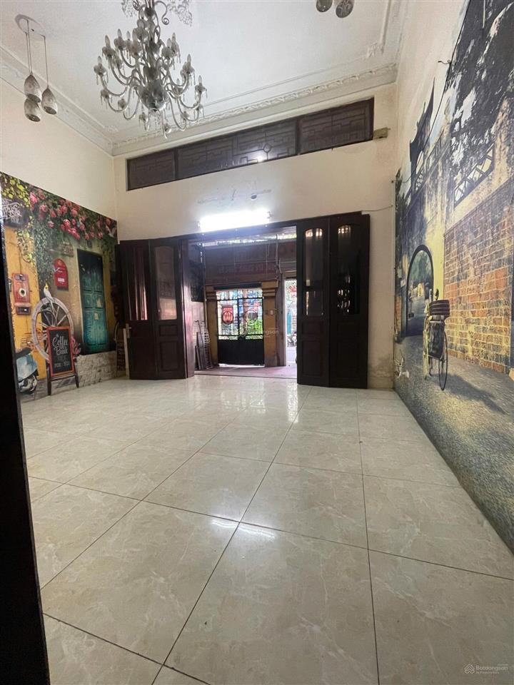 Cho thuê nhà nguyên căn lãng yên, hai bà trưng. 86m2 x 3 tầng. 6pn, giá 18tr/tháng.
số vệ sinh 3
n