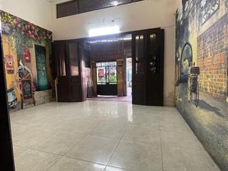 Cho thuê nhà nguyên căn lãng yên, hai bà trưng. 86m2 x 3 tầng. 6pn, giá 18tr/tháng.
số vệ sinh 3
n
