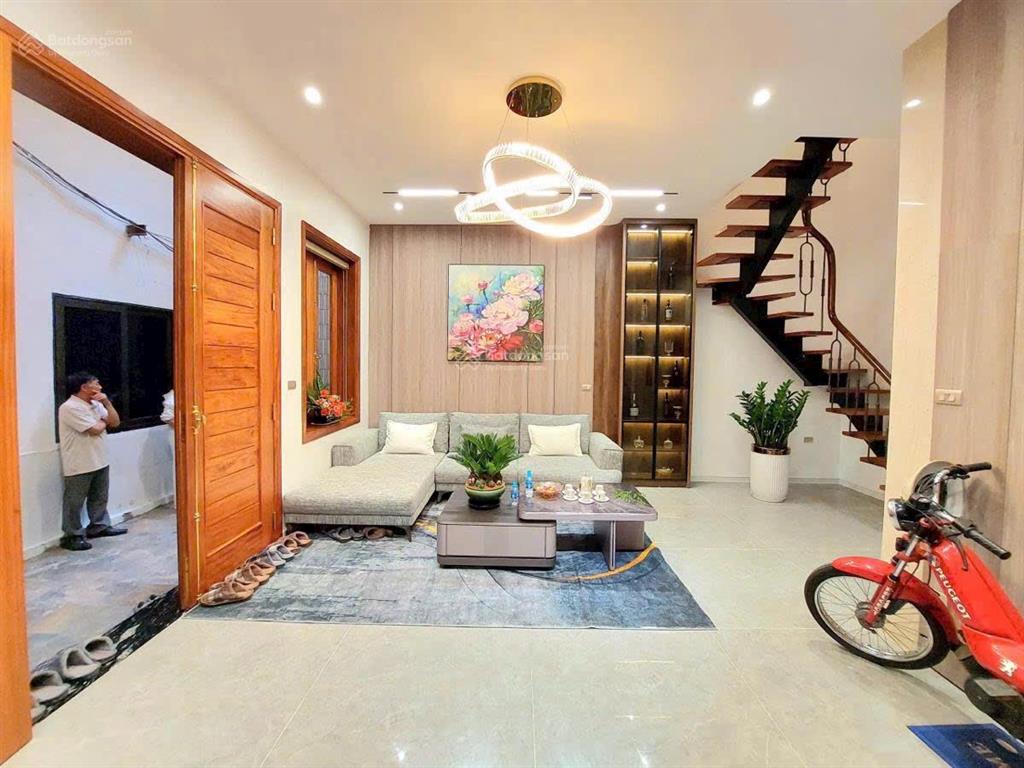 Hai bà trưng x 47m2 x 6 tầng 12 tỷ, thang máy x mt bề thế 6.2m  1 nhà ra phố, sát ô tô tránh