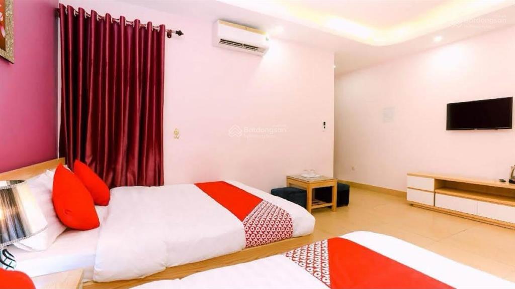 Giáp bát hoàng mai  toà khách sạn sang xịn 7 tầng toạ lạc lừng lững đầu phố giáp bát gần đường gi
