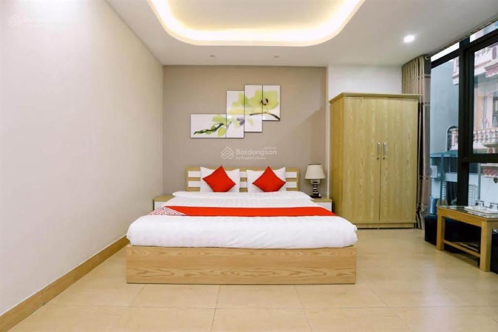 Giáp bát hoàng mai  toà khách sạn sang xịn 7 tầng toạ lạc lừng lững đầu phố giáp bát gần đường gi