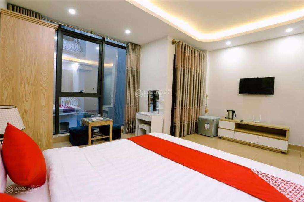 Giáp bát hoàng mai  toà khách sạn sang xịn 7 tầng toạ lạc lừng lững đầu phố giáp bát gần đường gi