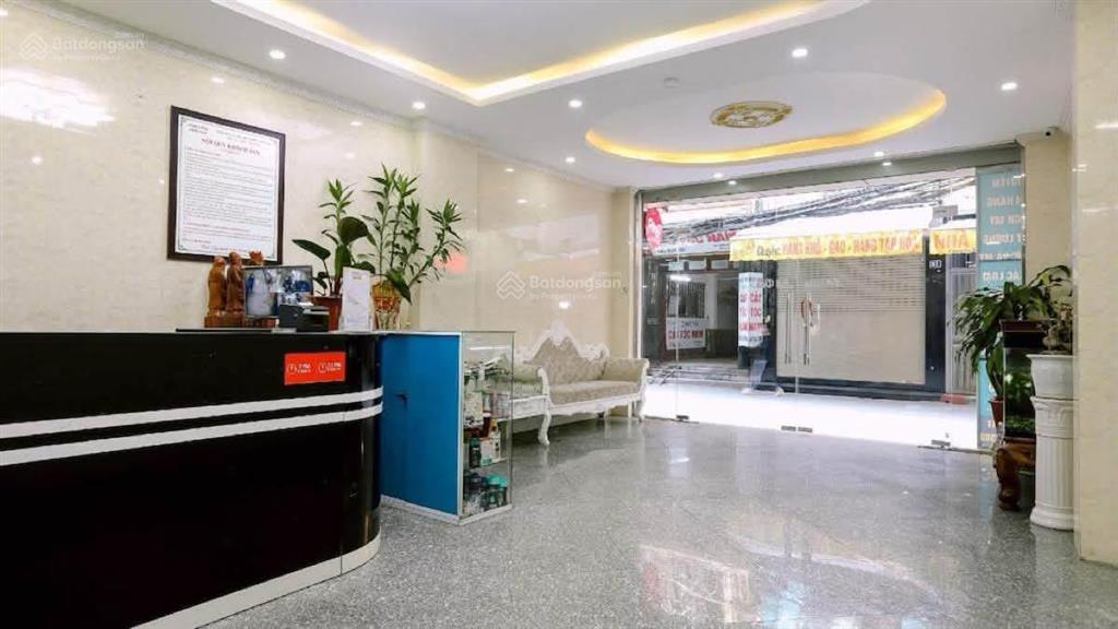 Giáp bát hoàng mai  toà khách sạn sang xịn 7 tầng toạ lạc lừng lững đầu phố giáp bát gần đường gi