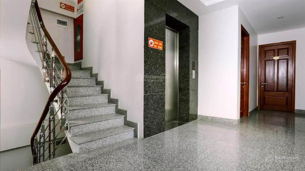 Giáp bát hoàng mai  toà khách sạn sang xịn 7 tầng toạ lạc lừng lững đầu phố giáp bát gần đường gi