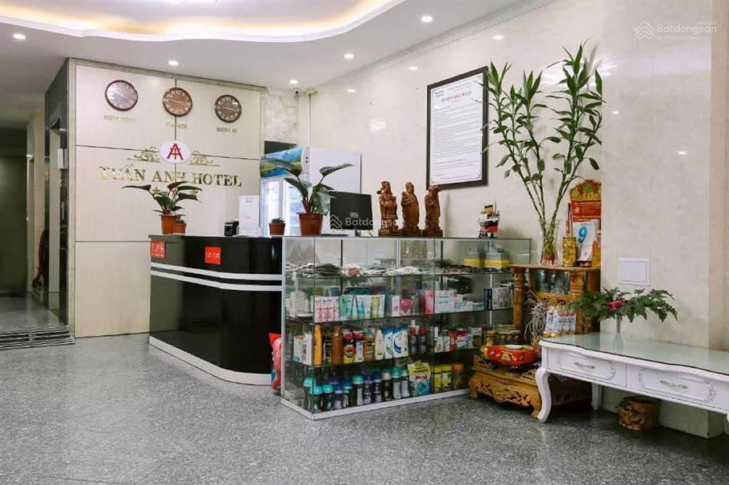 Giáp bát hoàng mai  toà khách sạn sang xịn 7 tầng toạ lạc lừng lững đầu phố giáp bát gần đường gi