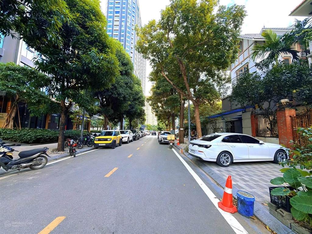 Biệt thự vườn đào lạc long quân | tây hồ 200m 4 tầng | mt 13m | giá 160 tỷ hàng hiếm