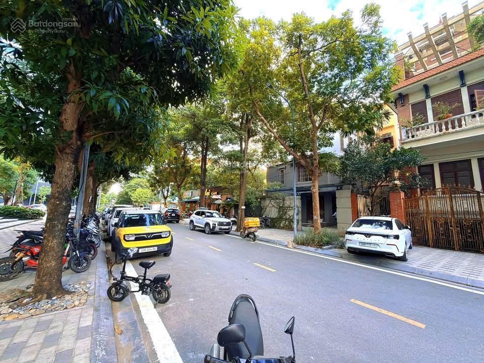 Biệt thự vườn đào lạc long quân | tây hồ 200m 4 tầng | mt 13m | giá 160 tỷ hàng hiếm