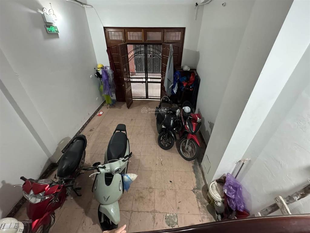 Nhà phân lô giáp bát ô tô vào nhà 45m 5 tầng mt 4m 14,9 tỷ có thương lượng