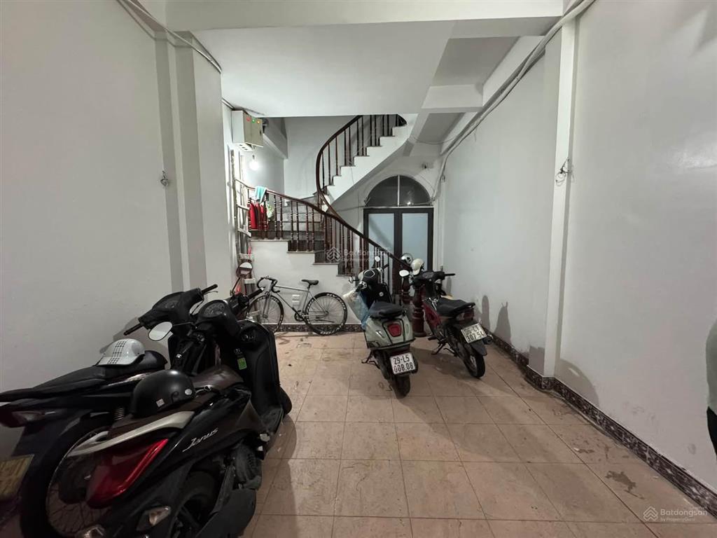 Nhà phân lô giáp bát ô tô vào nhà 45m 5 tầng mt 4m 14,9 tỷ có thương lượng