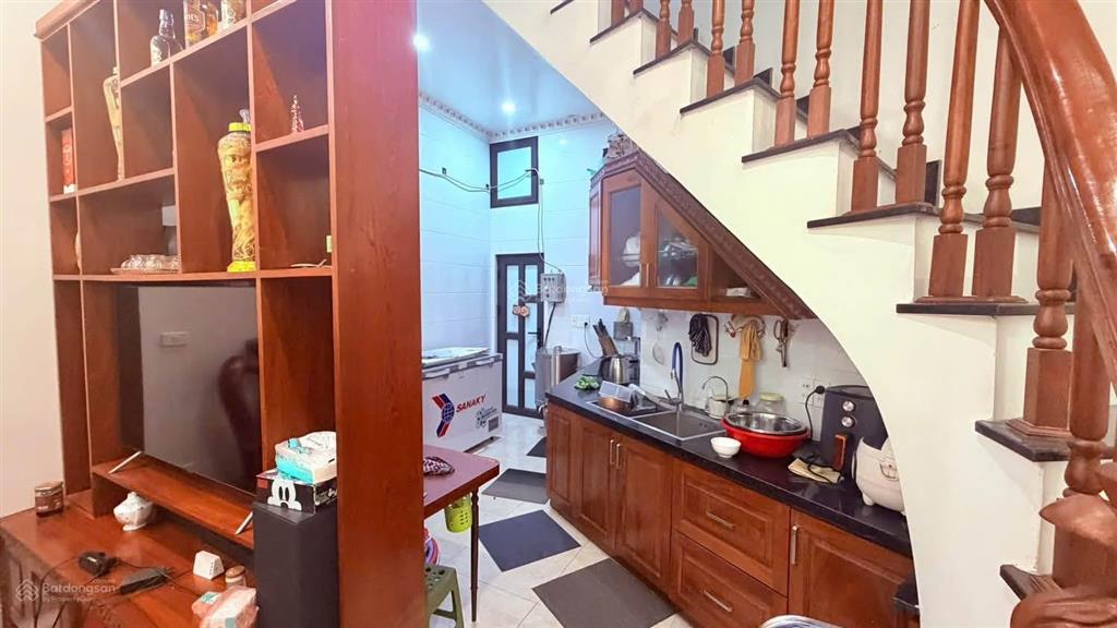 Mặt phố yên phúc kinh doanh đỉnh 5 tầng full nội thất gỗ xịn, dt 41 m2 x 5 tầng mt 4.4 m