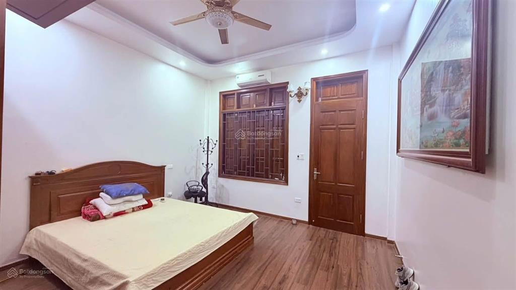 Mặt phố yên phúc kinh doanh đỉnh 5 tầng full nội thất gỗ xịn, dt 41 m2 x 5 tầng mt 4.4 m