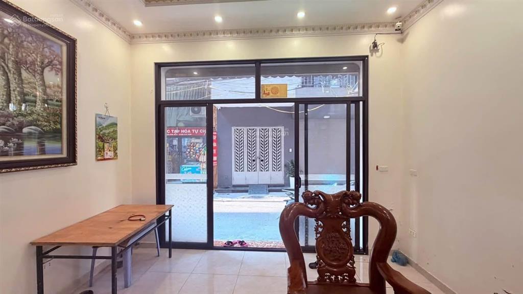 Mặt phố yên phúc kinh doanh đỉnh 5 tầng full nội thất gỗ xịn, dt 41 m2 x 5 tầng mt 4.4 m