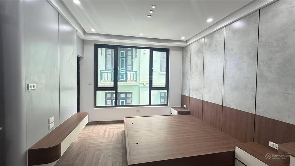 Ngụy như kon tum thanh xuân ngõ thông rồi lại vỉa hè, sáu tầng thang máy