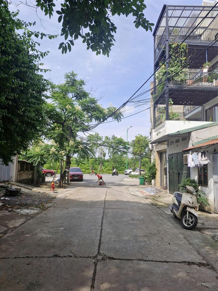 Bán nhà tư đình, vũ lập, long biên, 170m2, giá 52.3 tỷ, ô tô tránh vỉa hè view sân golf triệu đô