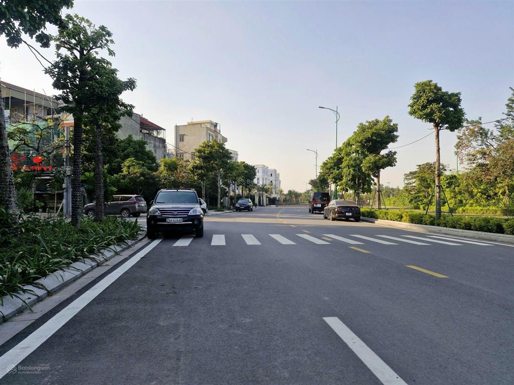 Bán nhà tư đình, vũ lập, long biên, 170m2, giá 52.3 tỷ, ô tô tránh vỉa hè view sân golf triệu đô