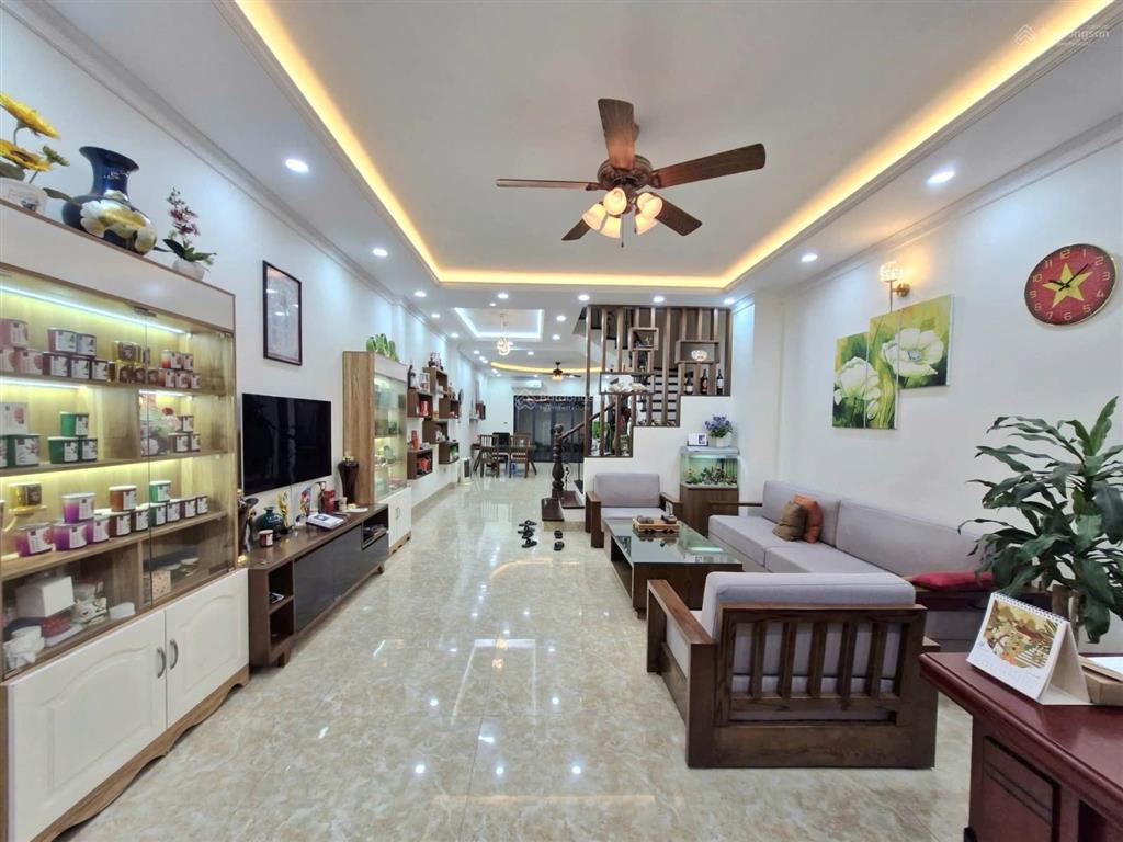 Bán nhà tư đình, cổ linh, 116m2, 4 tầng, giá 34.5 tỷ, phân lô, ô tô tránh, dân trí cao, kinh doanh