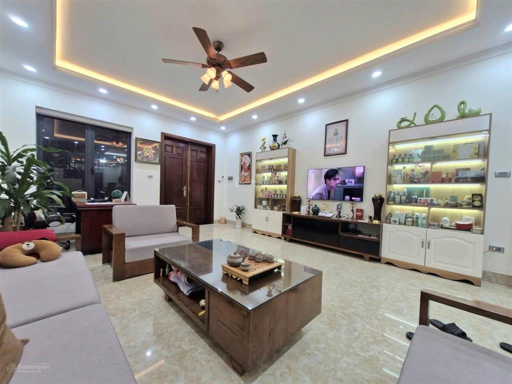 Bán nhà tư đình, cổ linh, 116m2, 4 tầng, giá 34.5 tỷ, phân lô, ô tô tránh, dân trí cao, kinh doanh