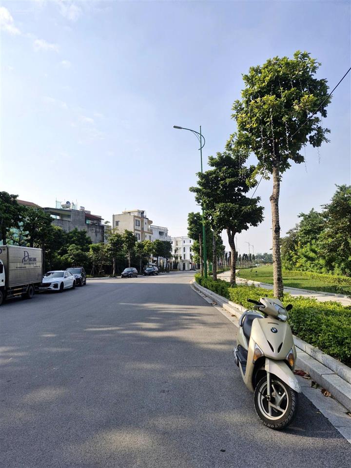 Bán đất tđc tư đình, cổ linh, long biên, 90m2, mt 4.8m, giá 27.5 tỷ, ô tô tránh vỉa hè công viên