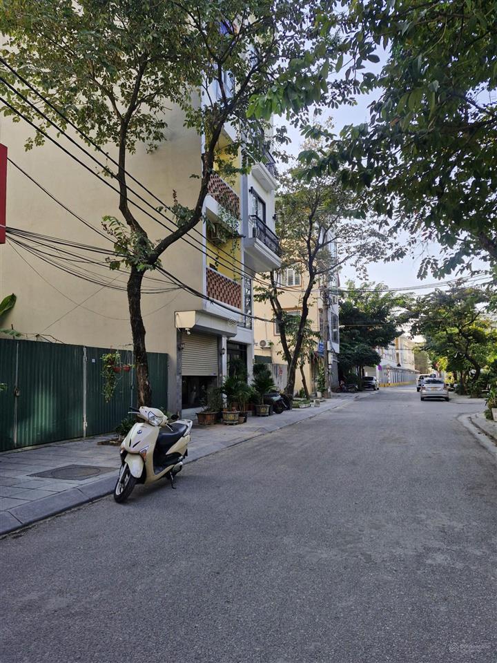 Bán đất cổ linh, thạch bàn, long biên, 100m2, mt 7m, giá 30 tỷ, ô tô tải tránh, kinh doanh đắc địa