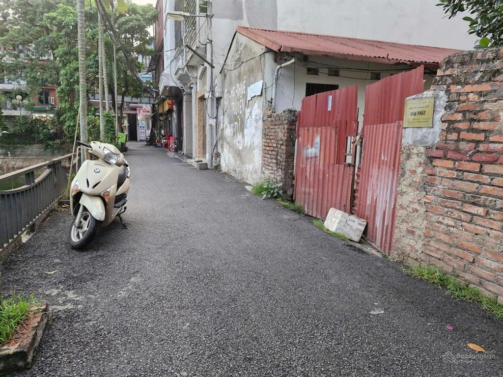 Bán đất bồ đề, nguyễn văn cừ, long biên, 101m2, mt 5.8m, 28.7 tỷ, phân lô ô tô, view hồ, nhà vườn