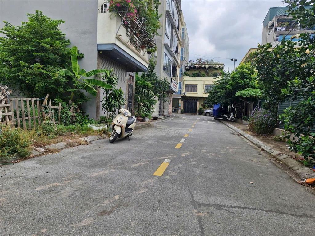 Bán đất đg hoa động, long biên, 66m2, mt 5.5m, giá 15.5 tỷ, phân lô ô tô tránh vỉa hè, view thoáng
