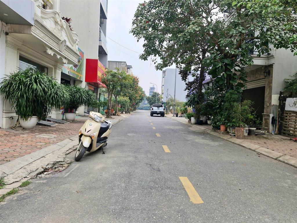 Bán đất nguyễn thời trung, long biên, 82m2, giá 21 tỷ, phân lô, ô tô tránh, vỉa hè to, kinh doanh
