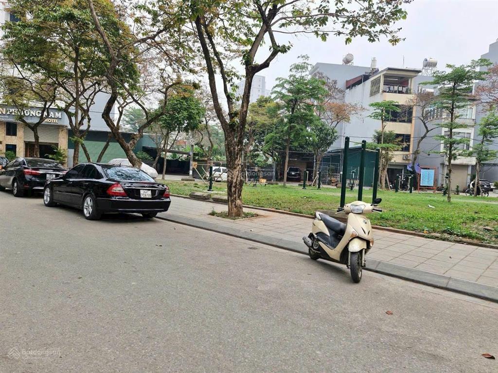 Bán đất cổ linh, long biên, 100m2, mt 6.7m, giá 28 tỷ, phân lô ô tô tránh, vỉa hè view công viên