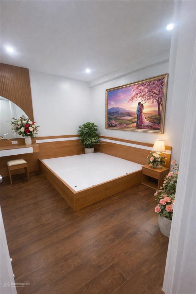 Bán chung cư ct3 tây nam linh đàm 65m2 giá 4,4 tỷ sổ đỏ chính chủ
