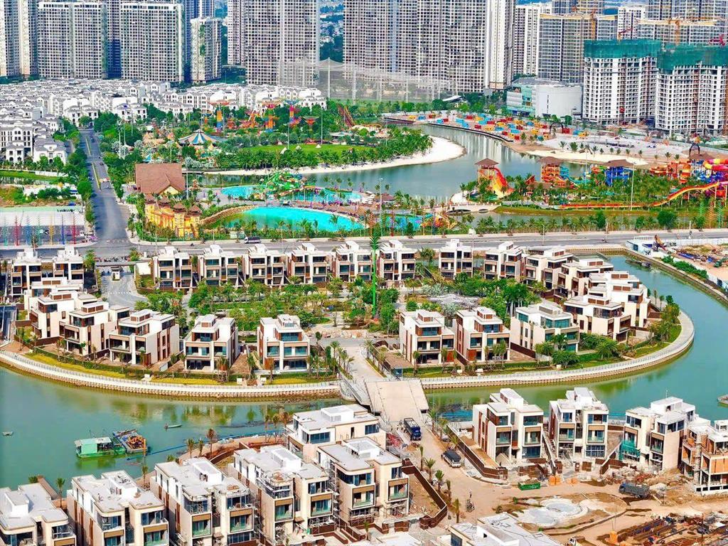 Hàng siêu hiếm ngang 5m + giáp rạch, dt ~156m2 (5x31,2m), 104m2 thổ cư, 51m2 đất vườn, p long phước