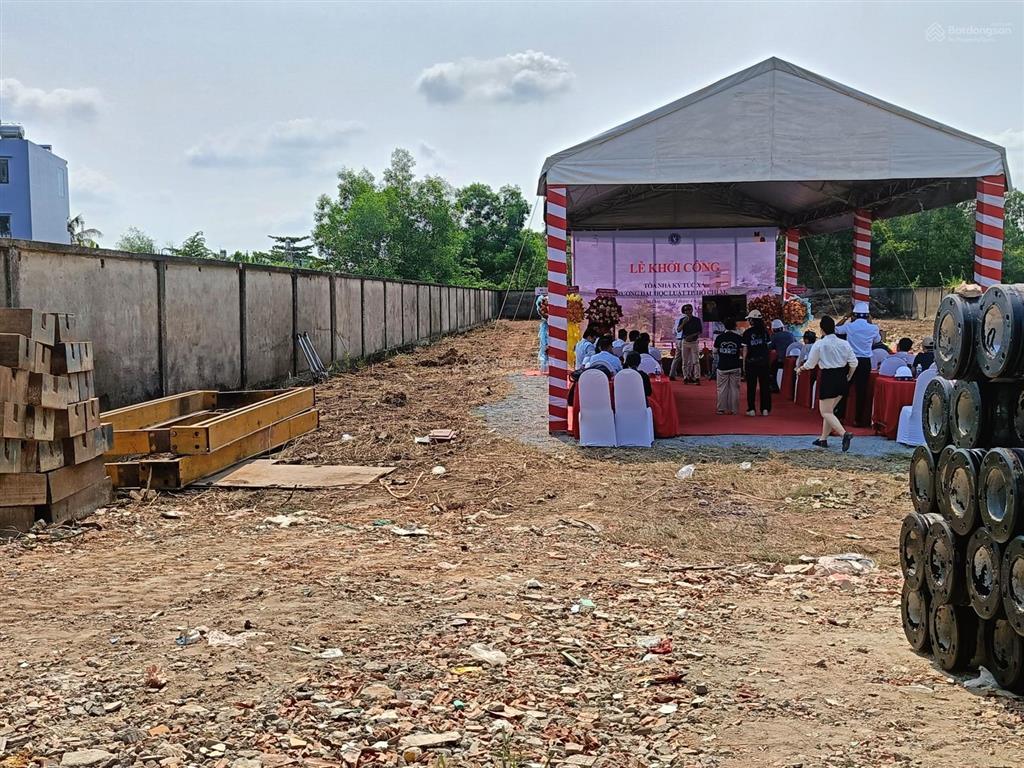 Hàng siêu hiếm ngang 5m + giáp rạch, dt ~156m2 (5x31,2m), 104m2 thổ cư, 51m2 đất vườn, p long phước