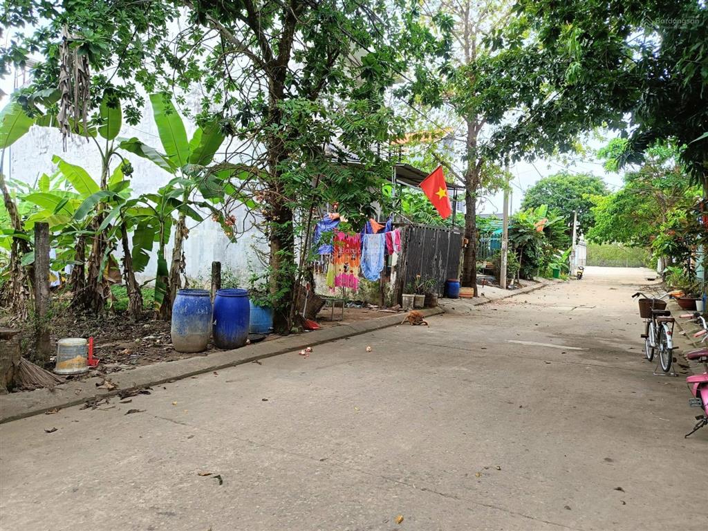 Hàng siêu hiếm ngang 5m + giáp rạch, dt ~156m2 (5x31,2m), 104m2 thổ cư, 51m2 đất vườn, p long phước