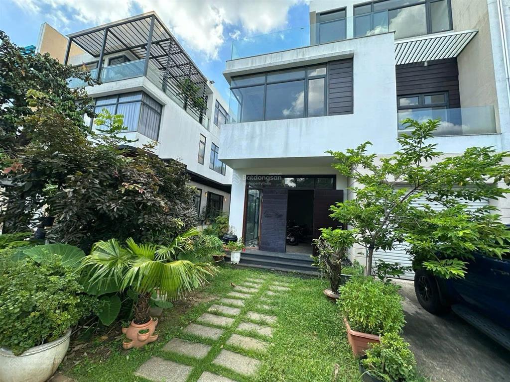 Bán gấp bt lucasta villa, 30 tỷ còn tl, 230m2, 1t 2l, siêu hot tại liên phường, p. phú hữu, q9, hcm