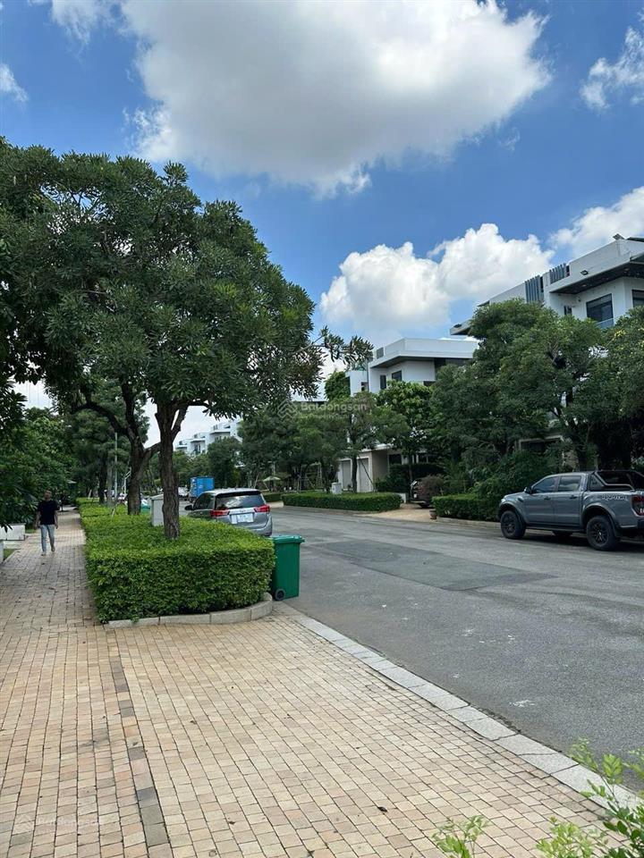 Bán gấp bt lucasta villa, 30 tỷ còn tl, 230m2, 1t 2l, siêu hot tại liên phường, p. phú hữu, q9, hcm