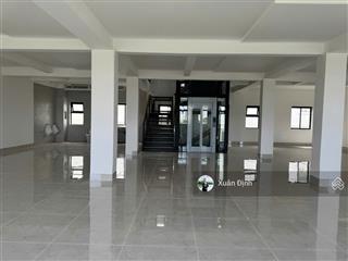 Cho thuê shophouse mặt tiền song hành lakeview city 3 căn liền kề thông nhau 300m2, dtsd 1000m2 sàn