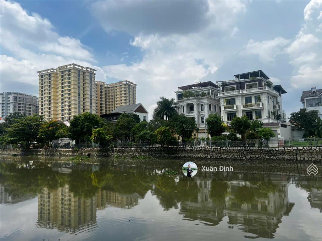 Bán gấp biệt thự view sông lakeview city 8x20m nhà thô 1 trệt 2 lầu giá 30 tỷ/căn, vị trí đẹp