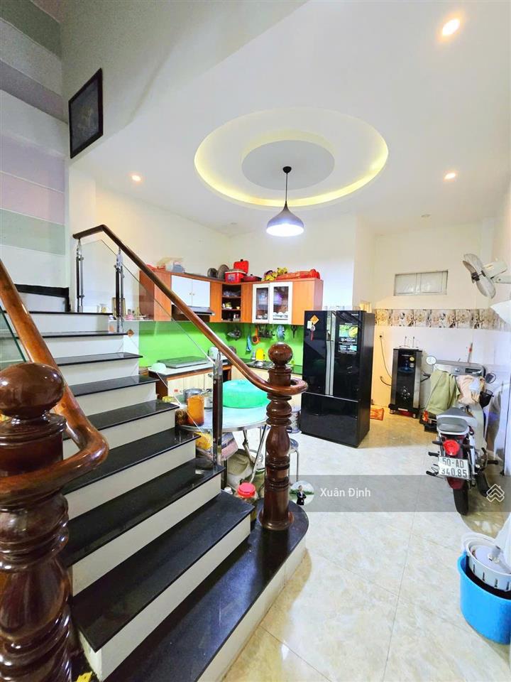 Nhà 3 tầng đường 8m gần vinhomes grand park,54m2,4pn,sân thượng đẹp,giá chỉ 5.4 tỷ, hiếm có căn bán