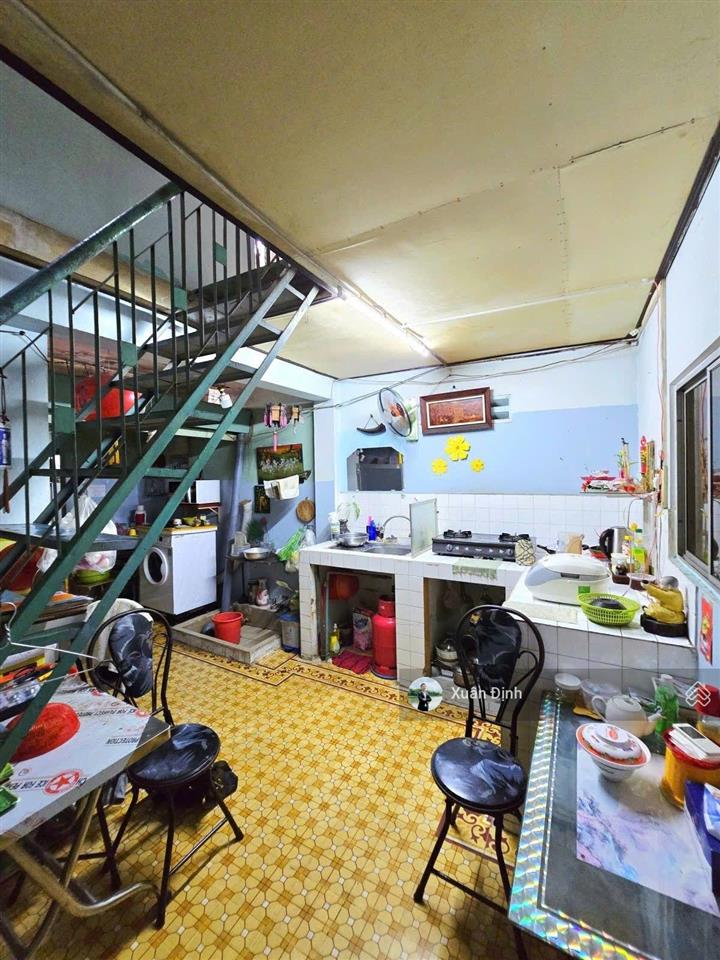 Bán nhà mặt tiền phước bình, gần chợ, dt 102m2, vị trí kinh doanh đỉnh, sổ vuông đẹp, giá 9.7