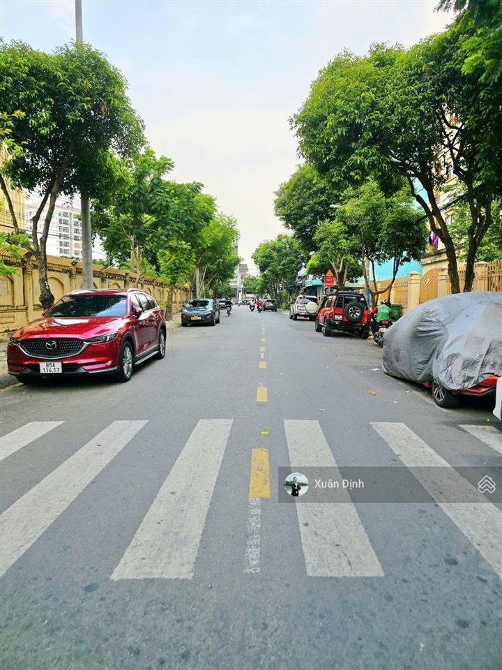 Bán nhà mặt tiền phước bình, gần chợ, dt 102m2, vị trí kinh doanh đỉnh, sổ vuông đẹp, giá 9.7