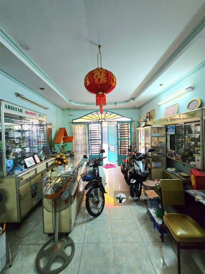 Bán nhà mặt tiền phước bình, gần chợ, dt 102m2, vị trí kinh doanh đỉnh, sổ vuông đẹp, giá 9.7