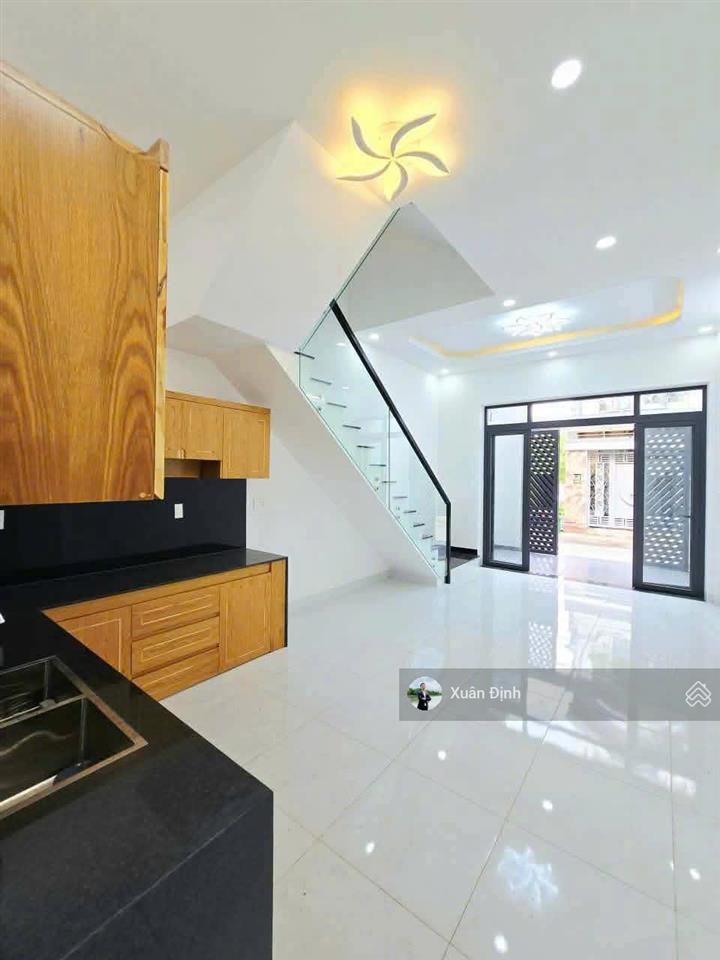 Nhanh mới kịp  nhà phố long trường 50.3m2, 3 tầng, hoàn công đủ ô tô 6m, gần chợ, giá chỉ 4,75 tỷ